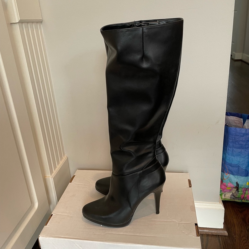Nine West Black boots with zipper.  Size 8.5